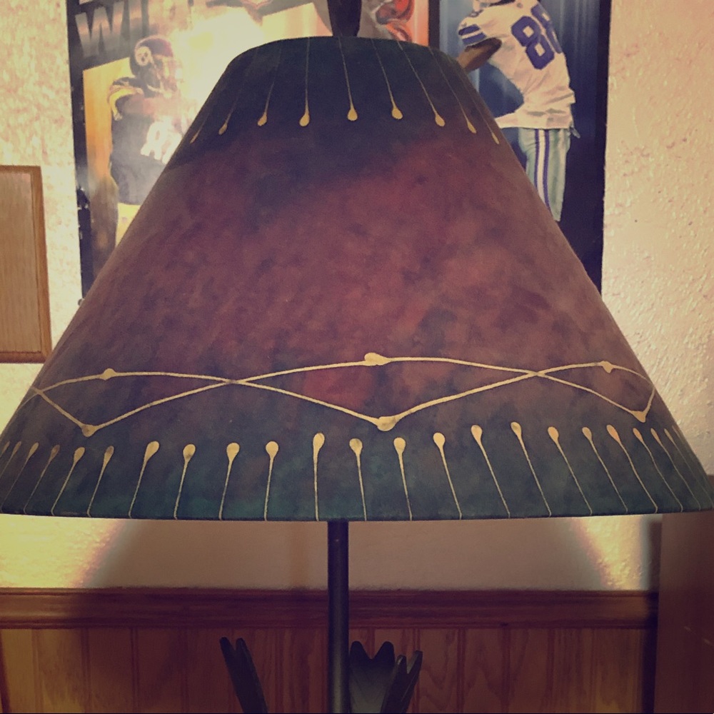 Native earth toned table lamp